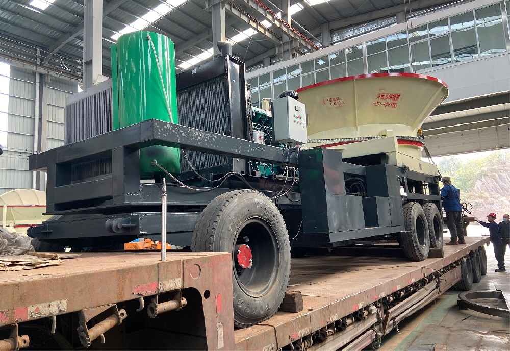 高鴻機械發往四川的(de)大型園鍋破(pò)碎機